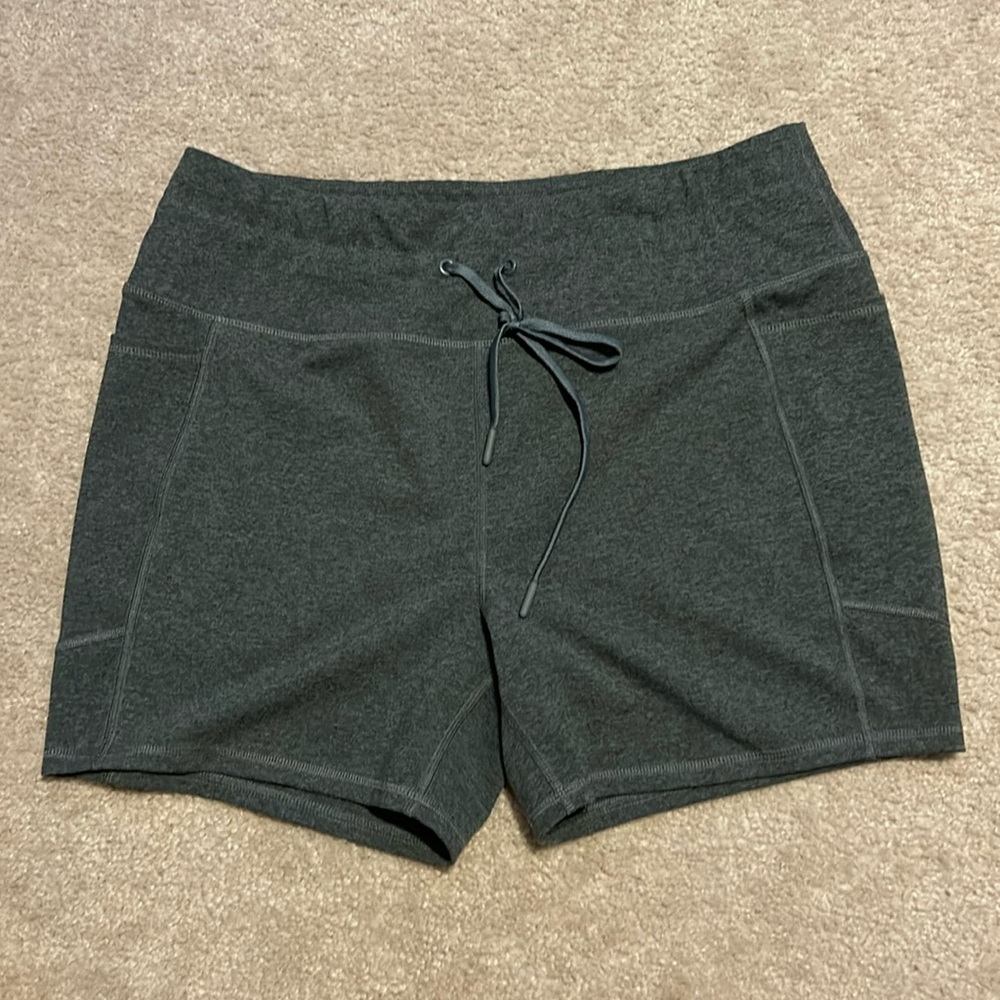 Women’s shorts, grey, size 1x